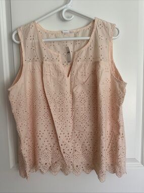 NWT Gap Eyelet Top